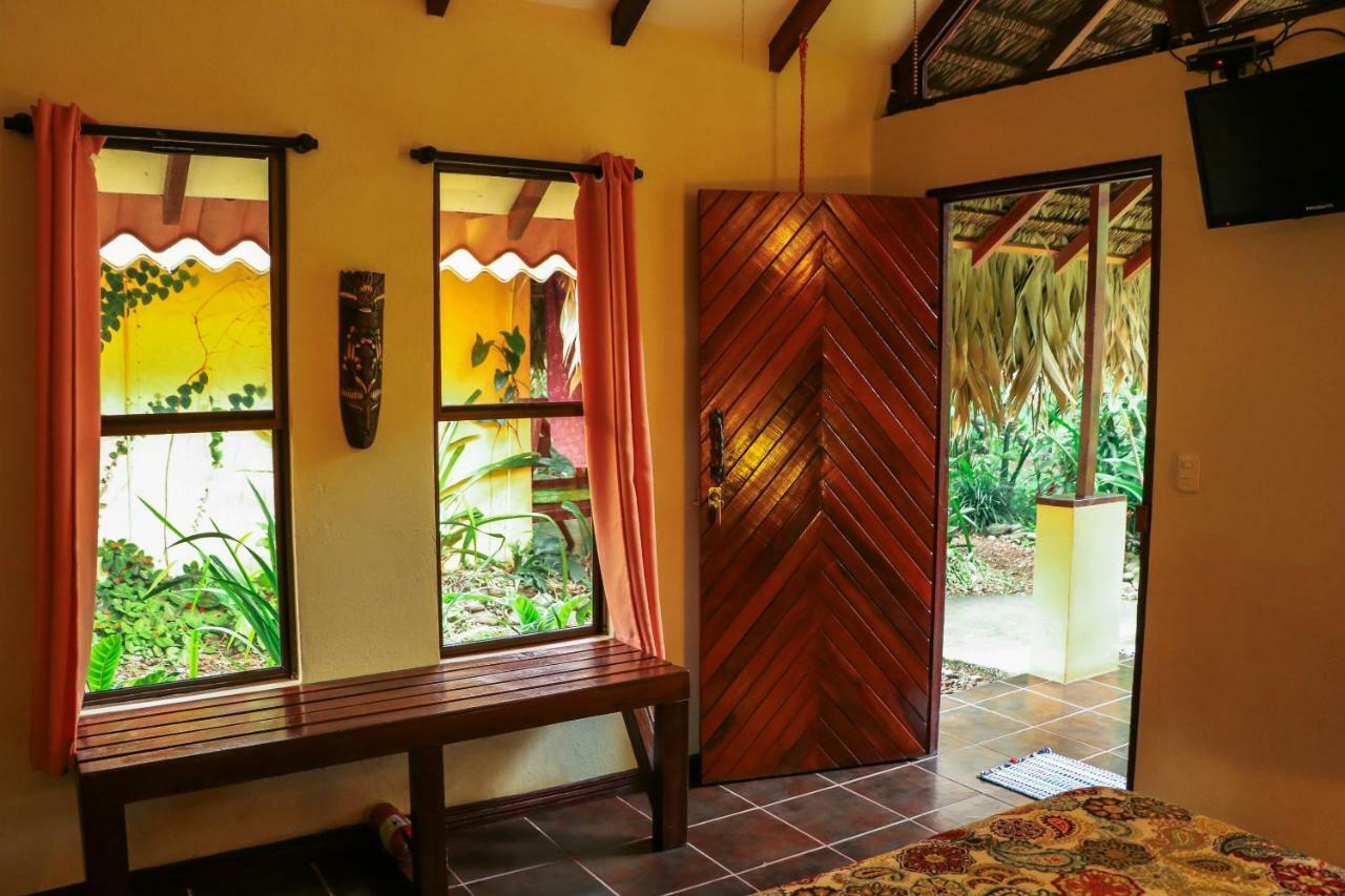 Caribe Town Bungalows Puerto Viejo de Talamanca Extérieur photo