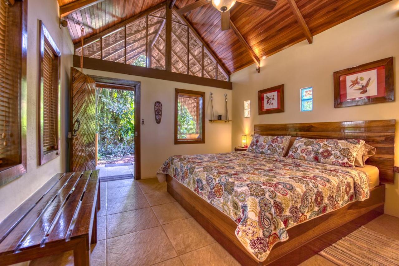 Caribe Town Bungalows Puerto Viejo de Talamanca Extérieur photo